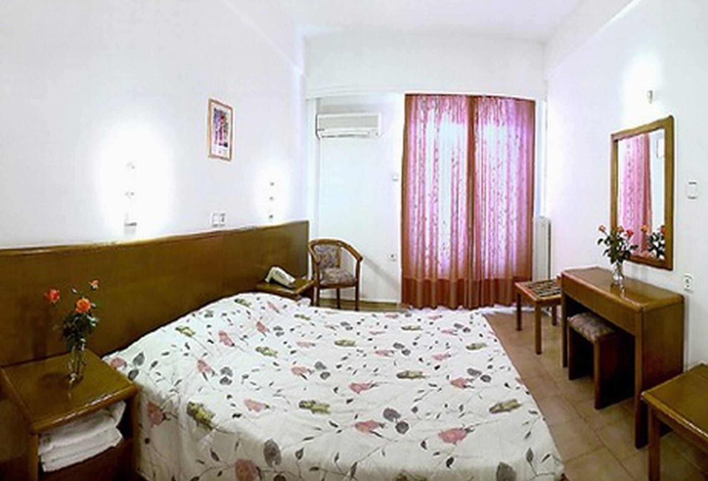 Iron/ironing board, free cribs/infant beds, bed sheets