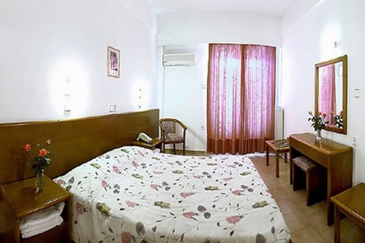 Iron/ironing board, free cribs/infant beds, bed sheets