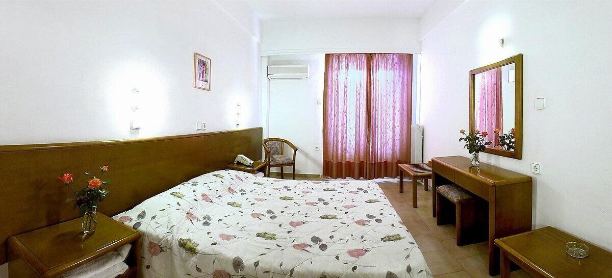 Iron/ironing board, free cribs/infant beds, bed sheets