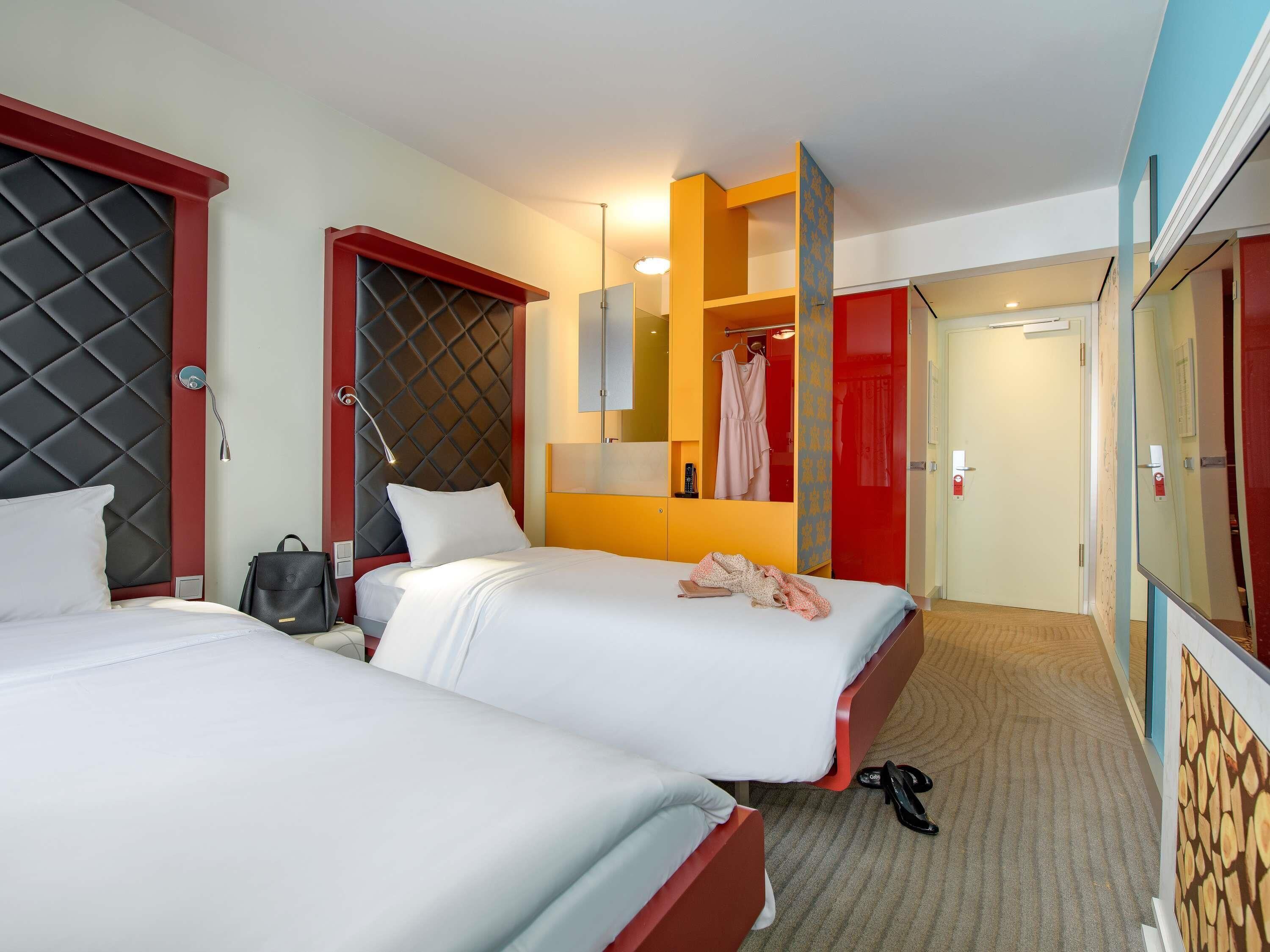 Cortinas blackout y sistema de insonorización 