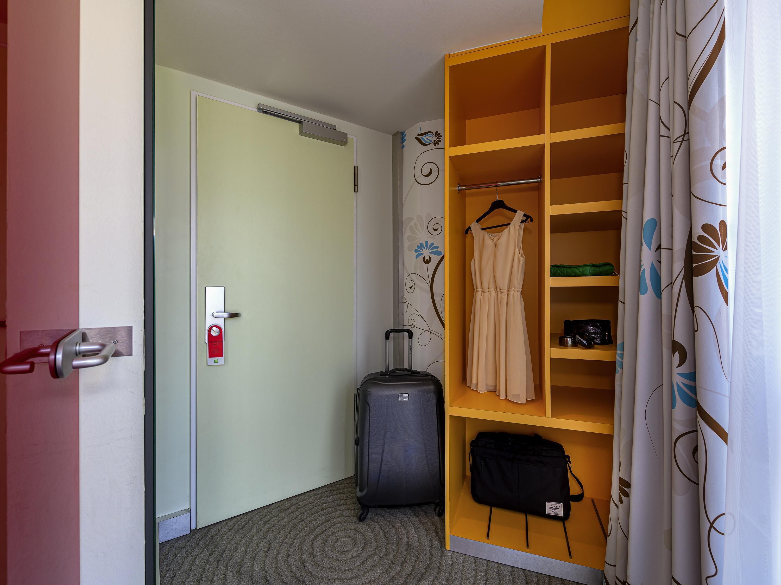 room, 1 queen bed | blackout curtains, soundproofing, rollaway beds, free wifi