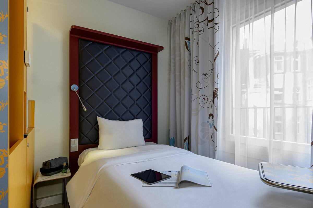 Standard Room, 1 Twin Bed | Blackout drapes, soundproofing, rollaway beds (surcharge), WiFi (free)