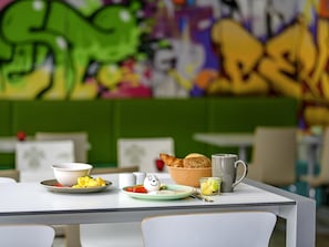 Daily buffet breakfast for a fee - ibis Styles Hotel Berlin Mitte (Berlin)