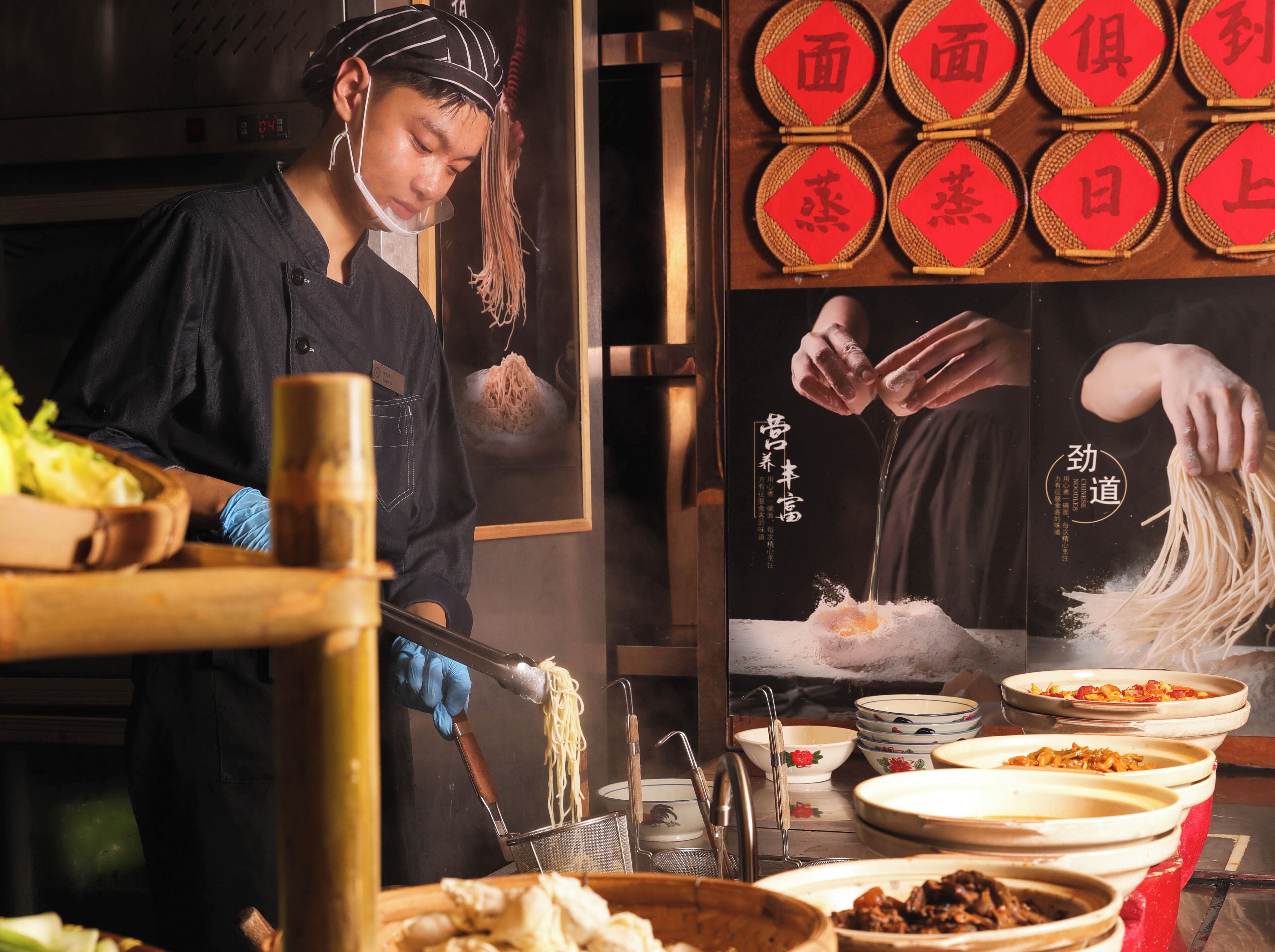 2 restaurants, breakfast served