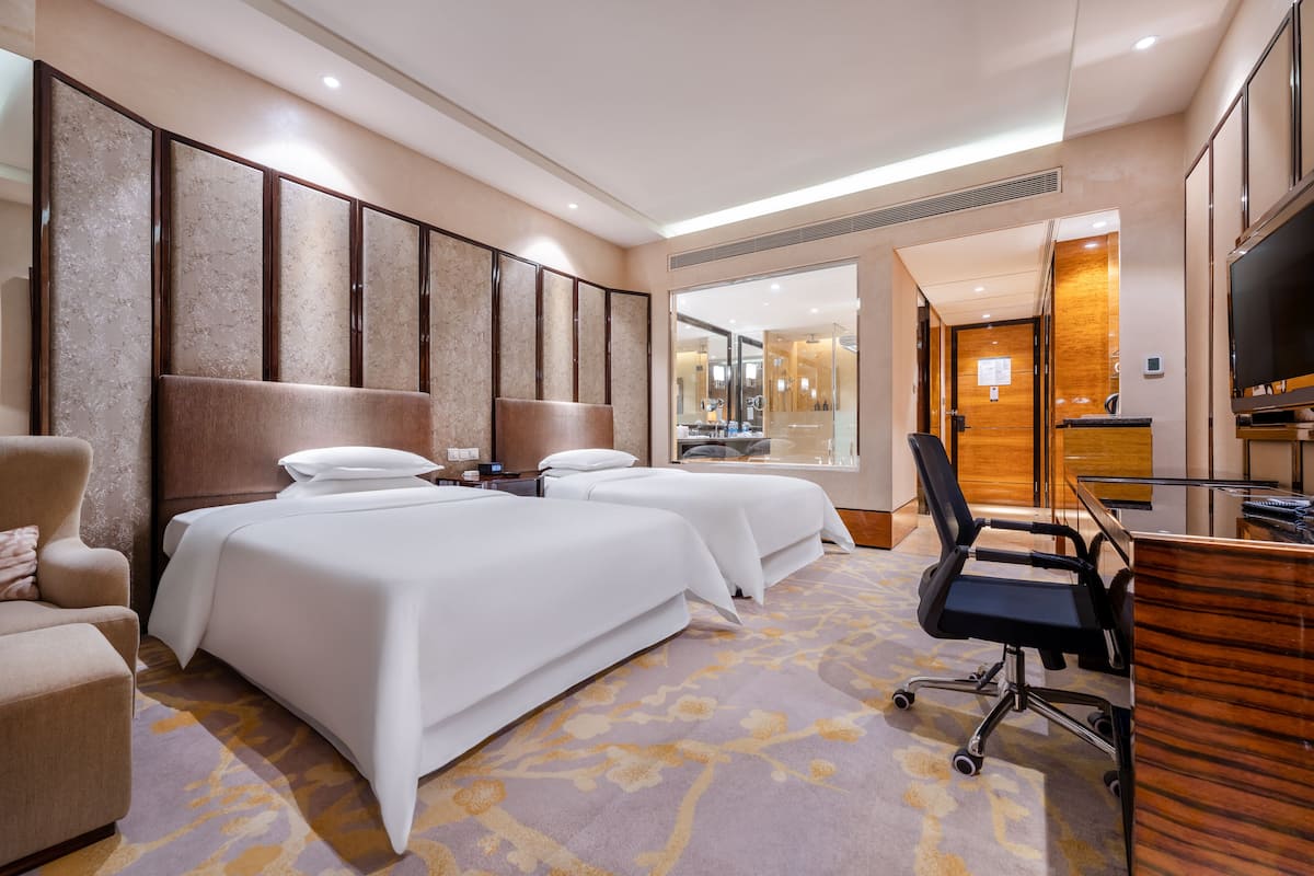 Club Room, 2 Single Beds, City View