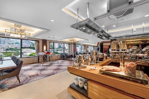 1 bedroom, premium bedding, free minibar items, in-room safe