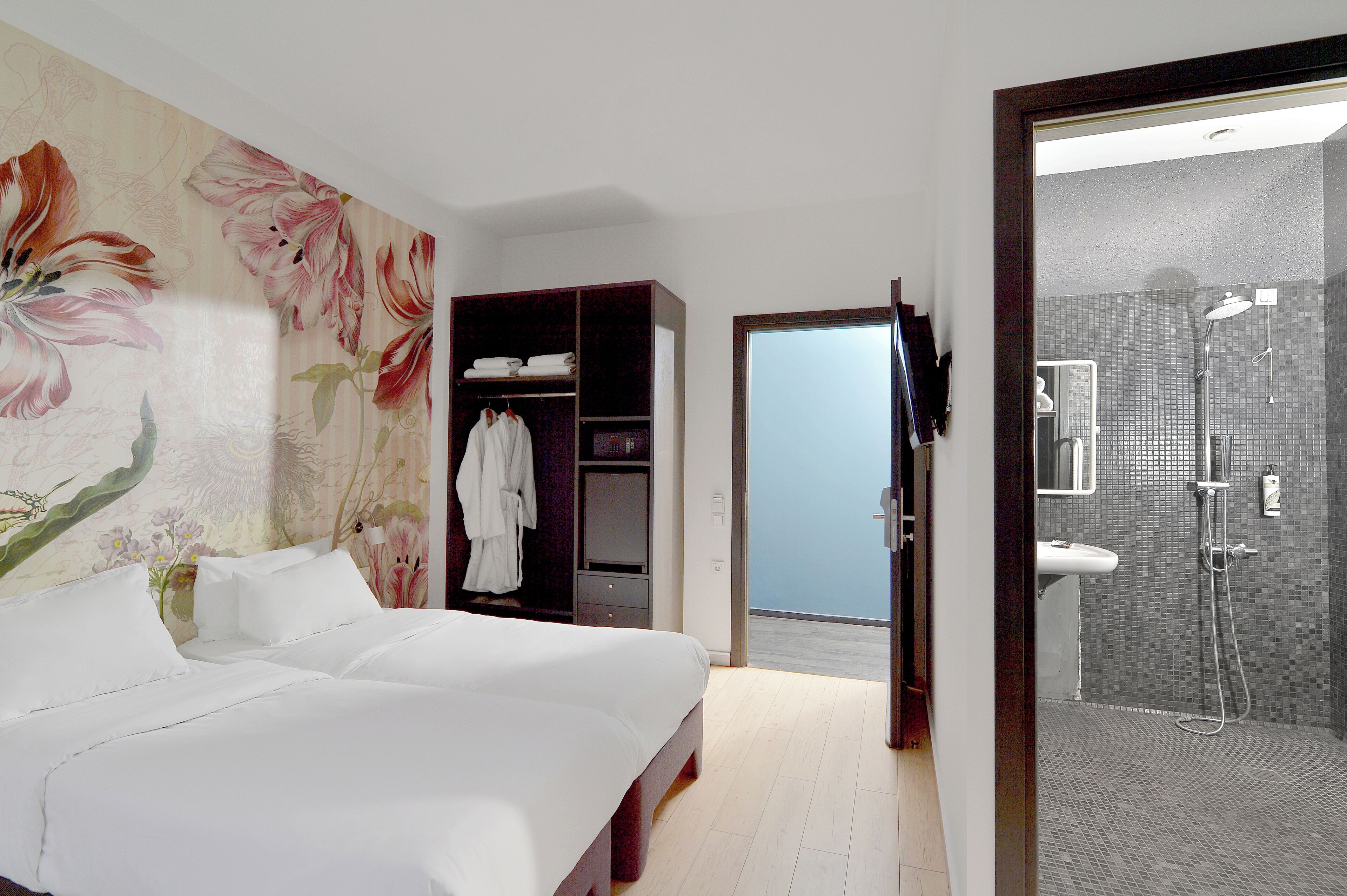 double room ( 2 adults + 1 child ) | view from room