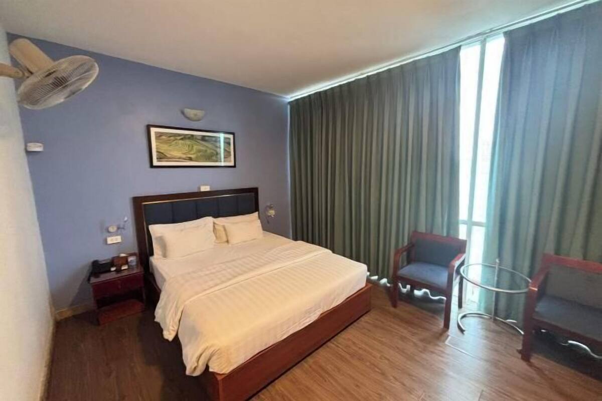 Minibar, Zimmersafe, Verdunkelungsvorhänge, Bügeleisen/Bügelbrett