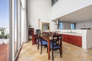 Apartment Room | Privat køkken | Minikøleskab