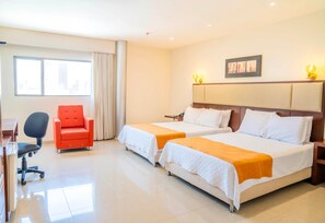 Suite, varias camas, para no fumadores | Ropa de cama de alta calidad y minibar 