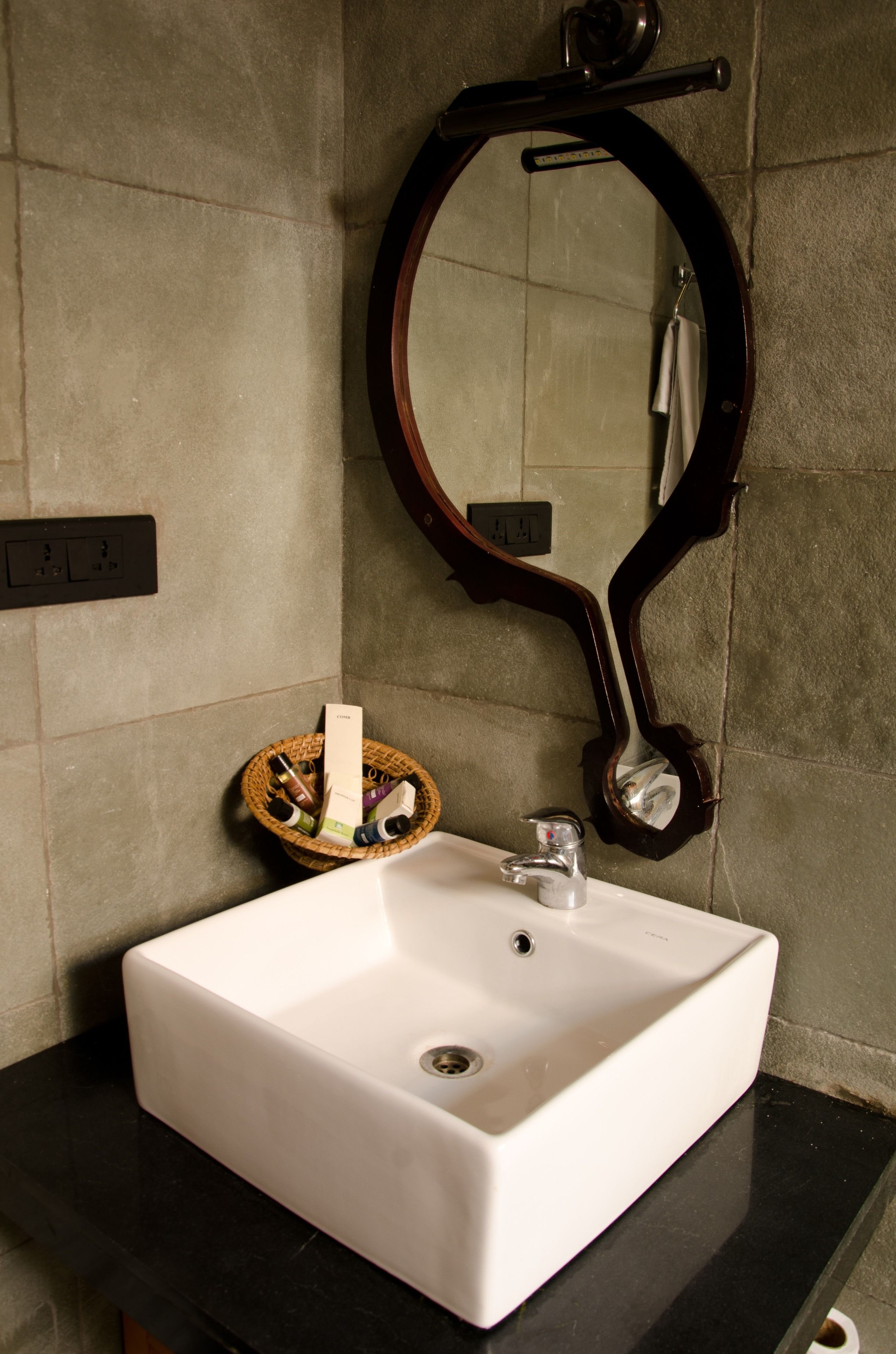 shower, rainfall showerhead, free toiletries, hair dryer