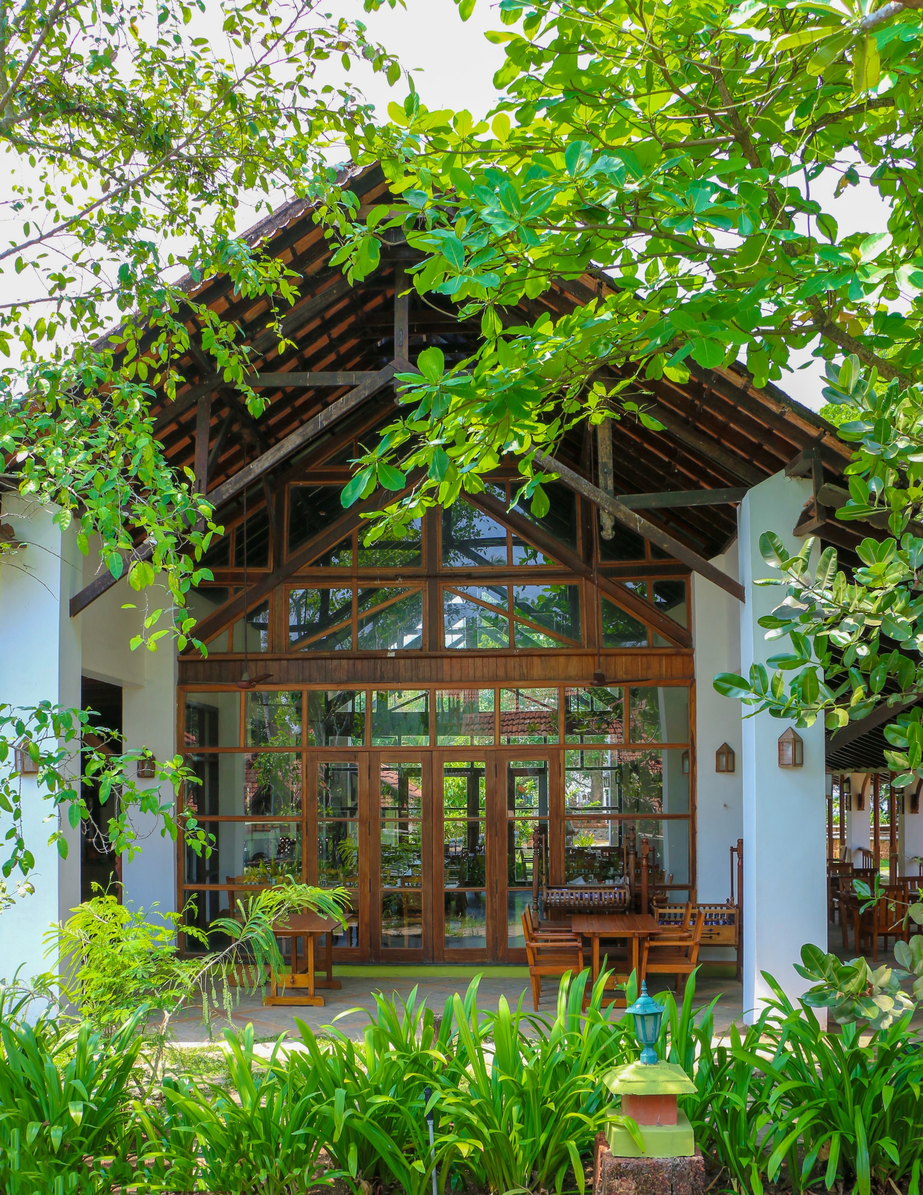 Breakfast, lunch and dinner served