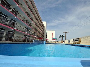 A hotel with a swimming pool, multiple balconies, and a 'NO DIVING' sign. - Beach Terrace Motor Inn (Wildwood)