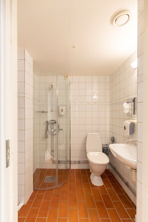 Standard Room | Bathroom