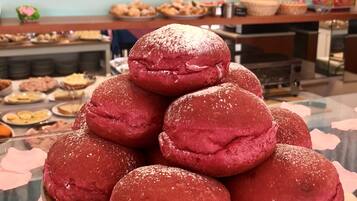 Daily continental breakfast (EUR 6 per person)