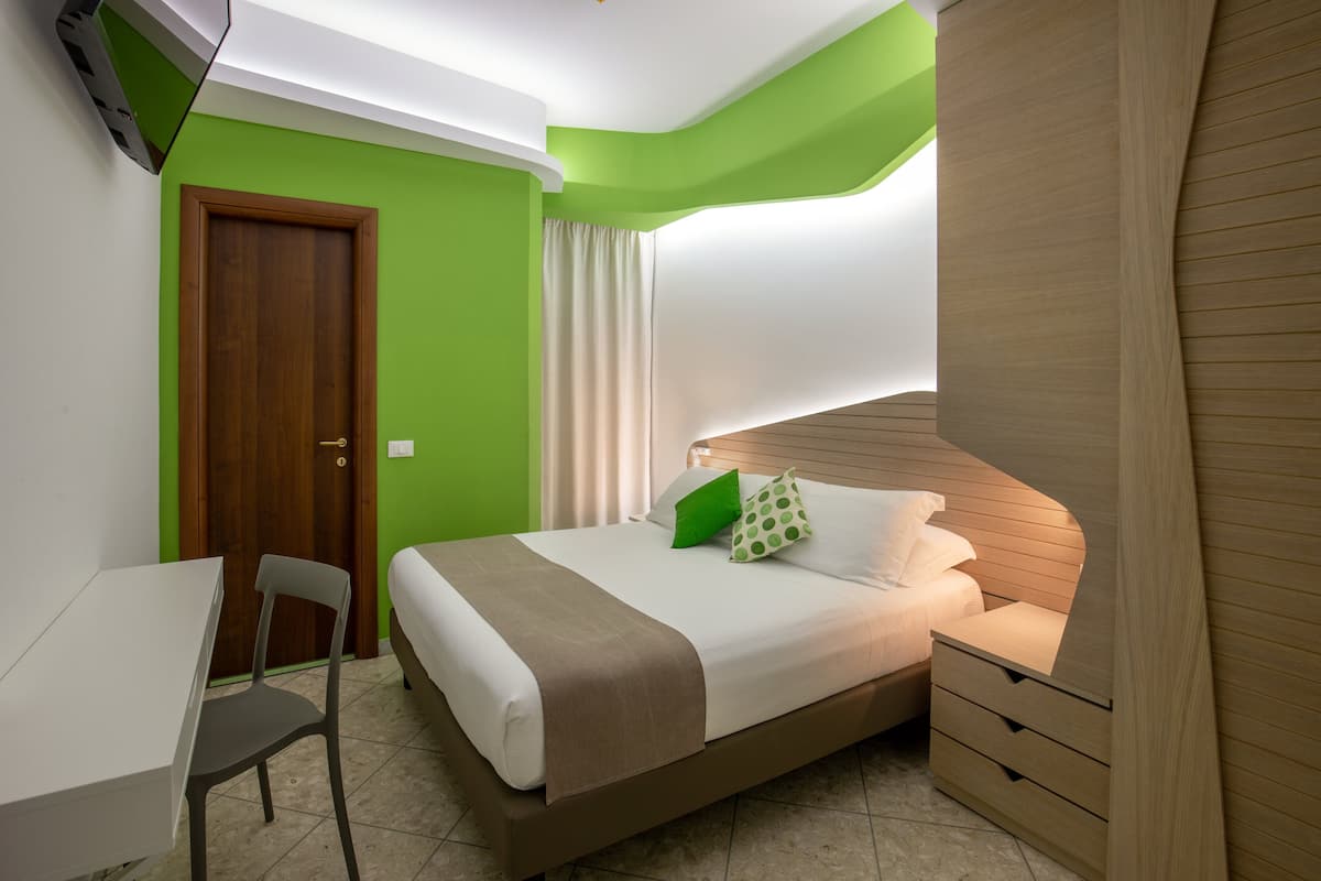 Double Room Single Use | Minibar, desk, free WiFi, bed sheets