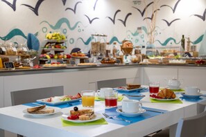 Desayuno bufé gratuito y diario