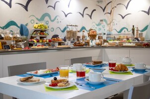 Free daily buffet breakfast