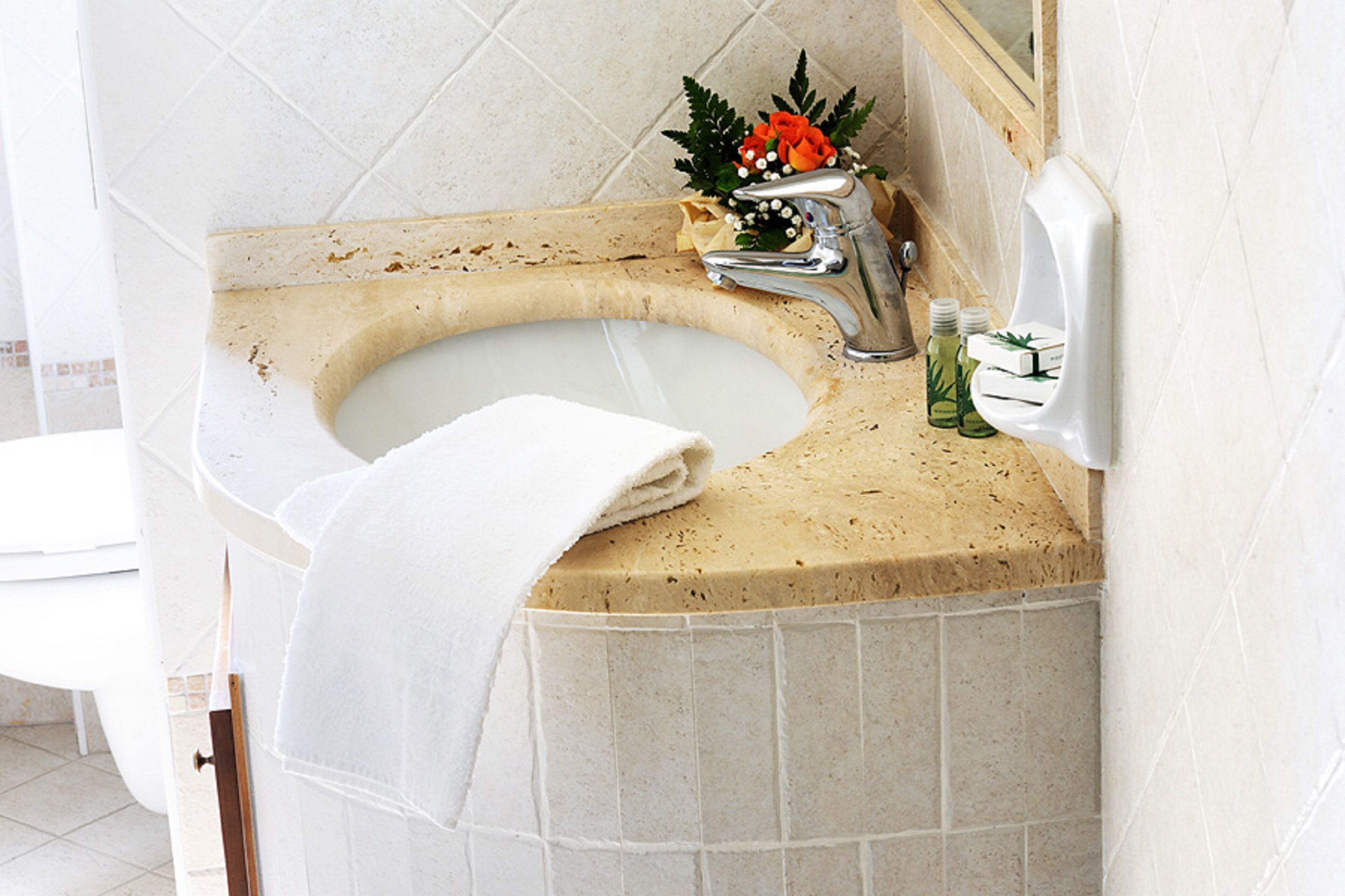 basic double room, 1 double bed | minibar, desk, cots/infant beds, free wifi