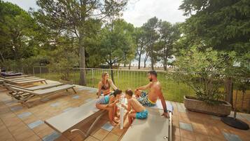 Sauna, body treatments, massage/treatment rooms, manicures and pedicures