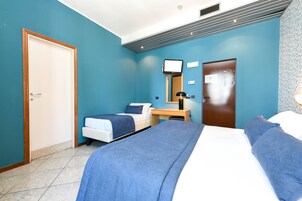 Habitación clásica, vistas al lago | Ropa de cama hipoalergénica, colchones con acolchado adicional, minibar