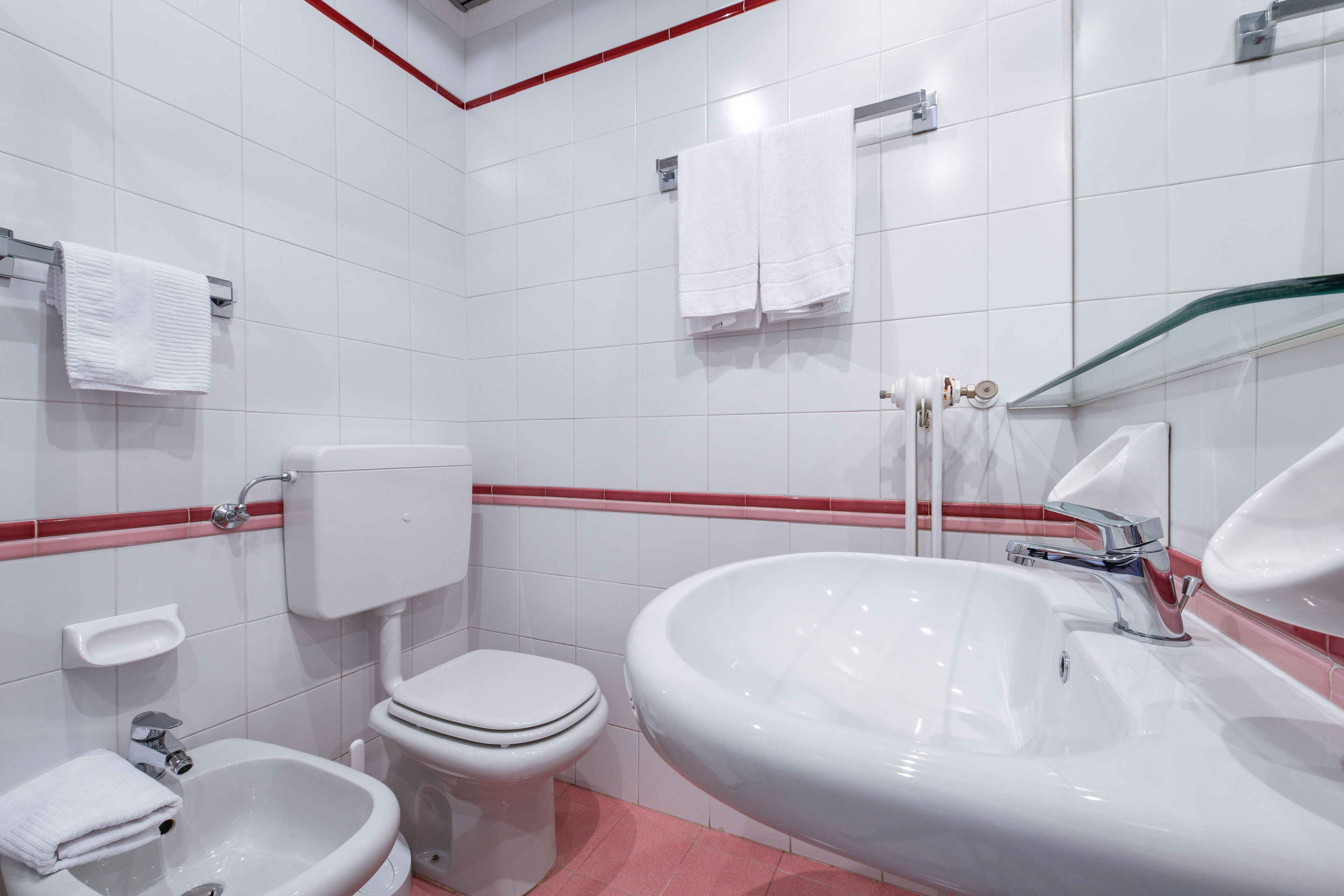 single room | bathroom | shower, free toiletries, hair dryer, bathrobes