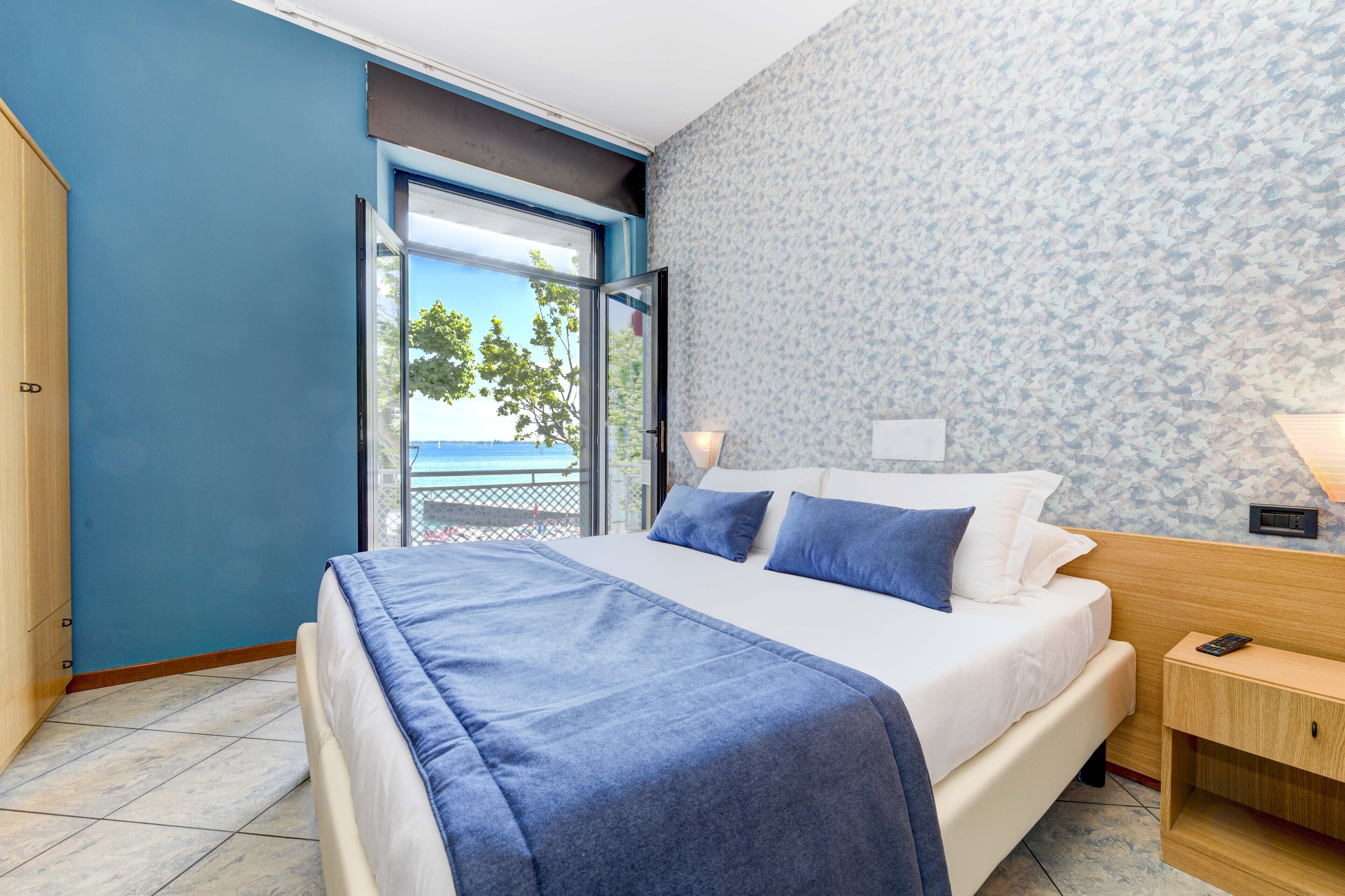 superior double room, balcony, lake view | 1 bedroom, hypo-allergenic bedding, pillow-top beds, minibar