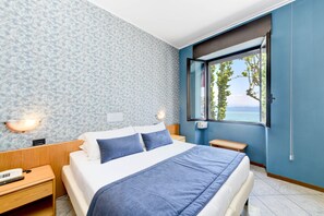 Classic Room, Lake View | Hypo-allergenic bedding, pillowtop beds, minibar, in-room safe - Hotel Aurora  (Desenzano del Garda)