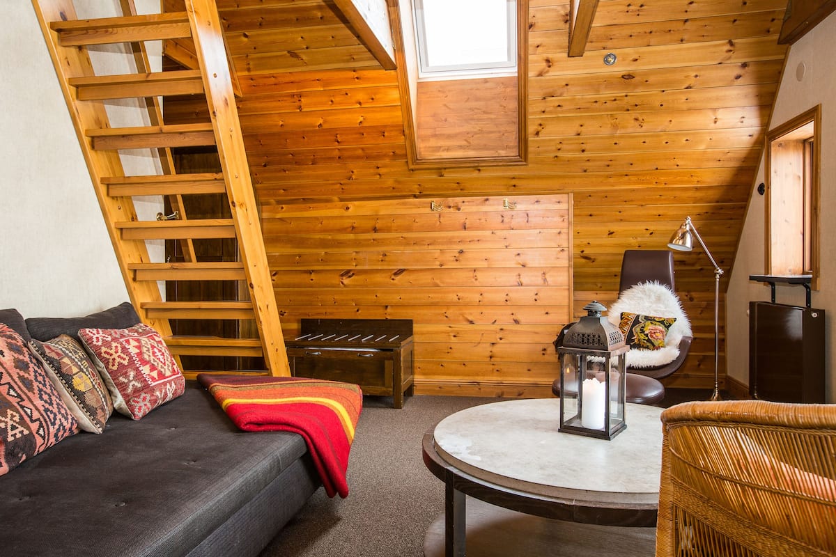 Exclusive Suite | Individually decorated, individually furnished, free WiFi, bed sheets