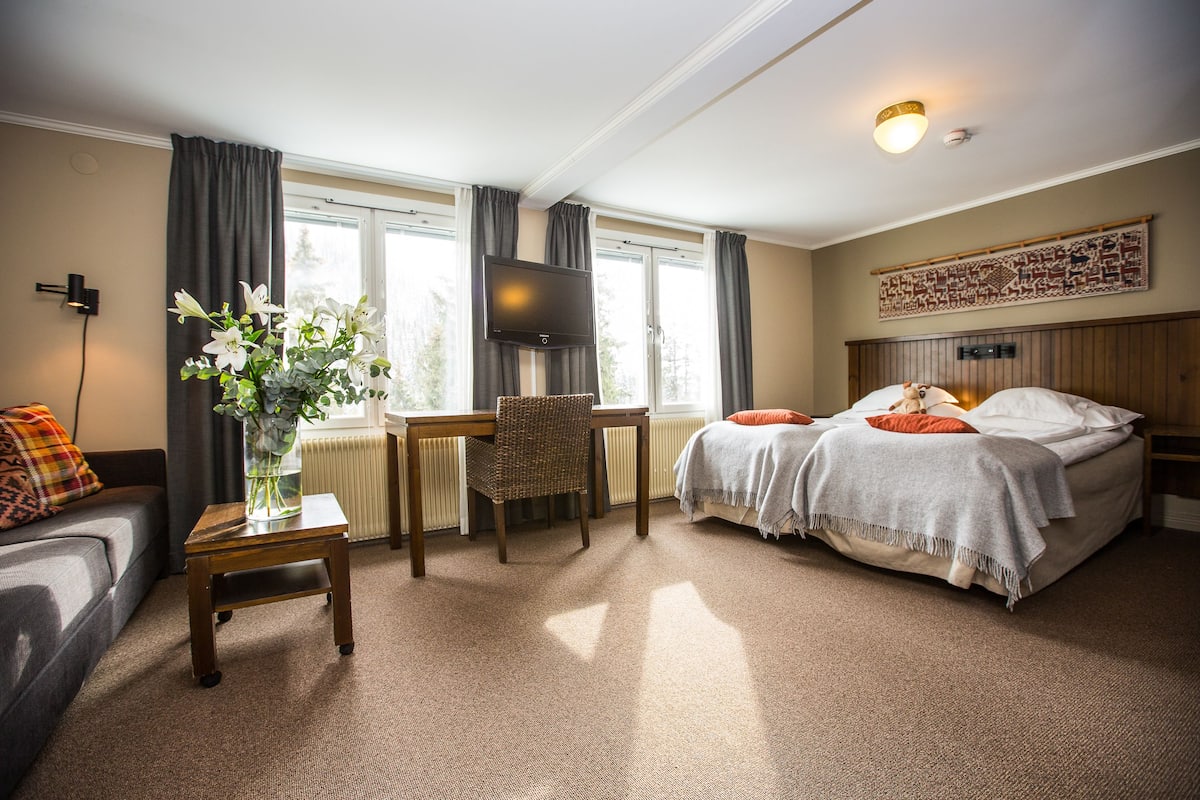 deluxe double room | individually decorated, individually furnished, free wifi, bed sheets