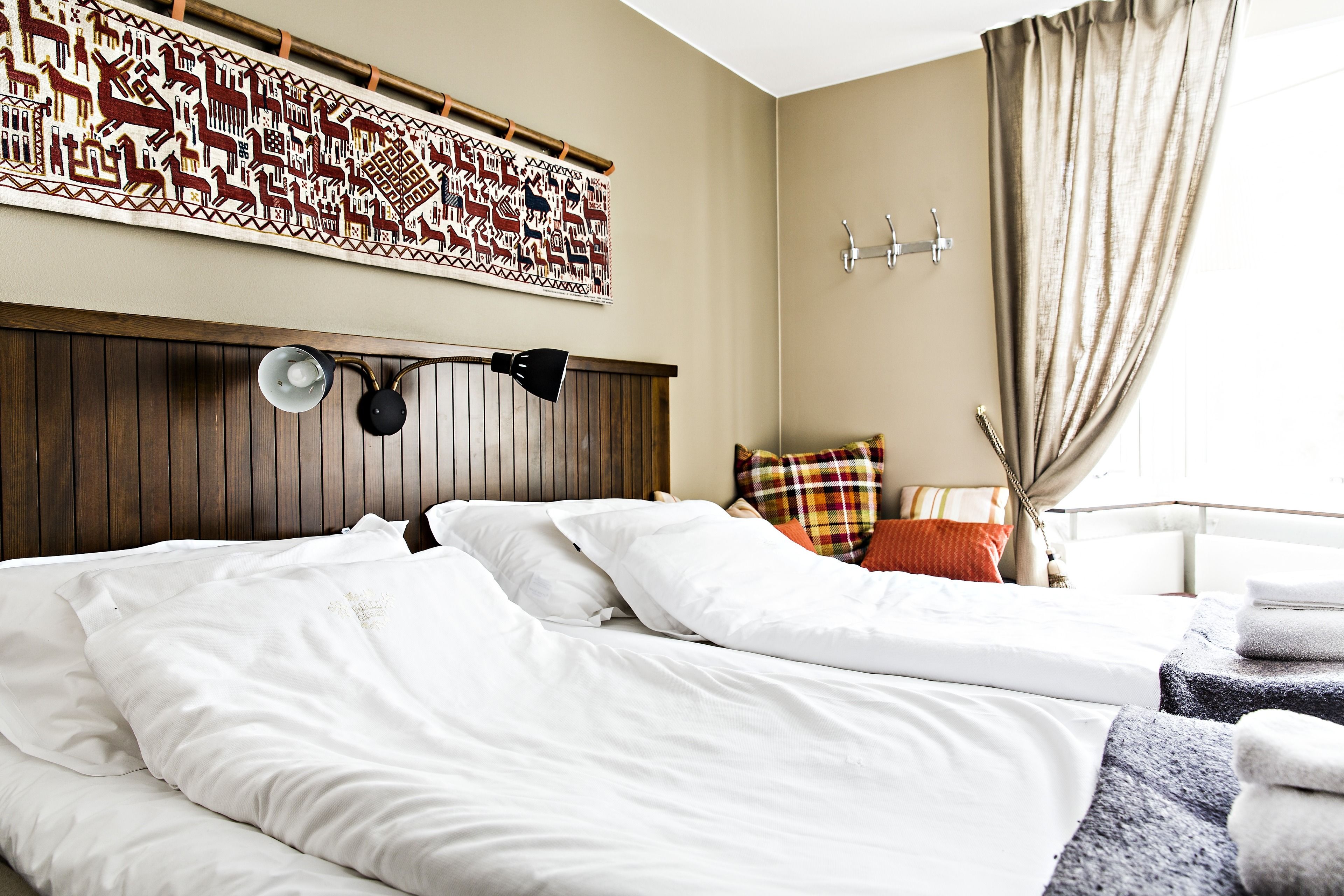 standard double room | individually decorated, individually furnished, free wifi, bed sheets