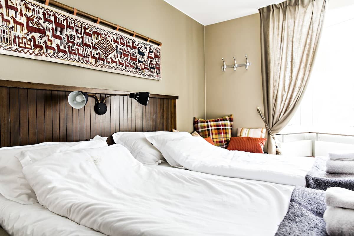 standard double room | individually decorated, individually furnished, free wifi, bed sheets