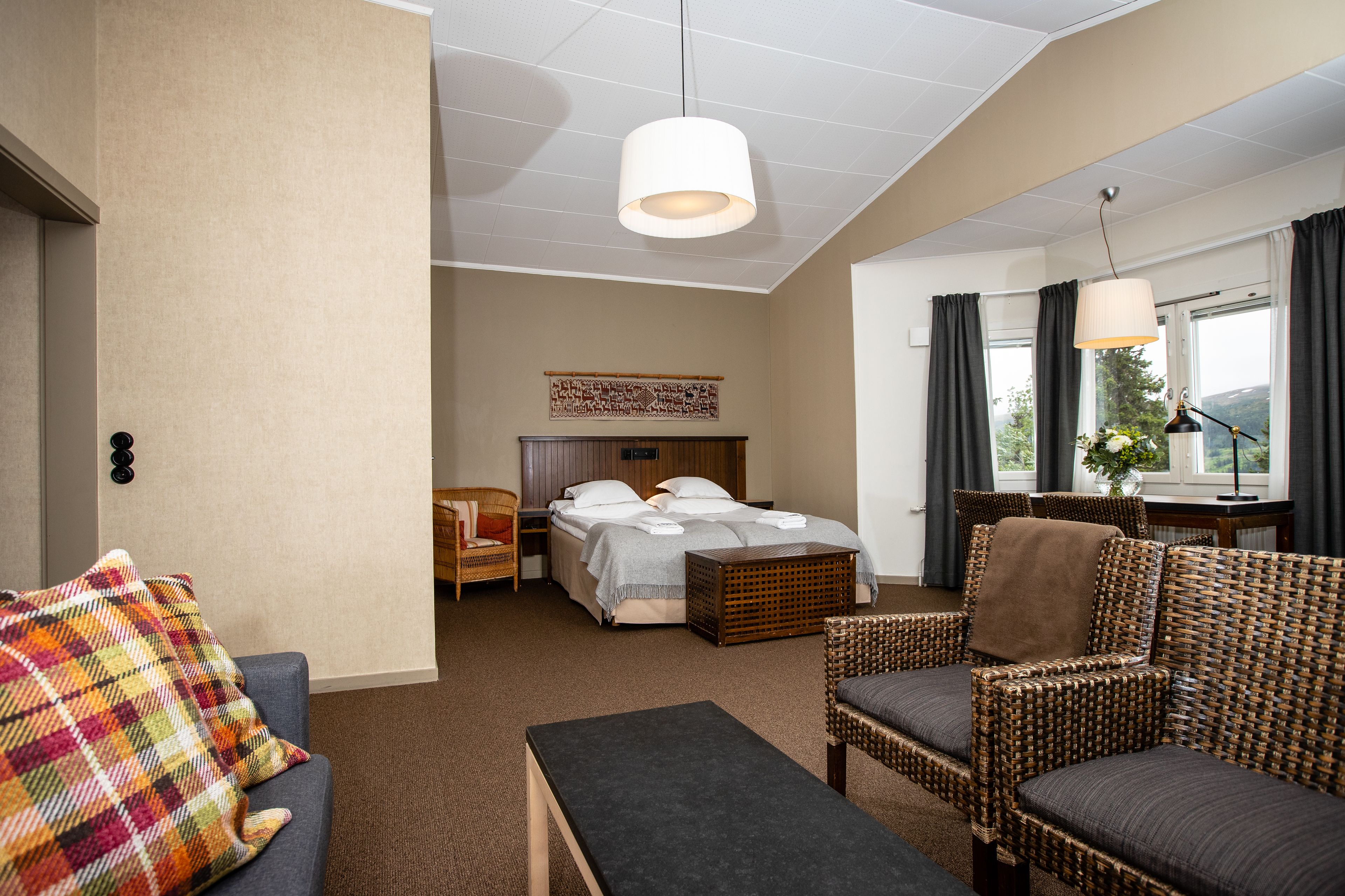 Deluxe Double or Twin Room, Lake View | Individually decorated, individually furnished, free WiFi, bed sheets