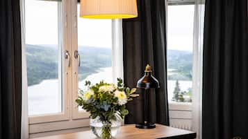 Deluxe Double or Twin Room, Lake View | Individually decorated, individually furnished, free WiFi, bed sheets