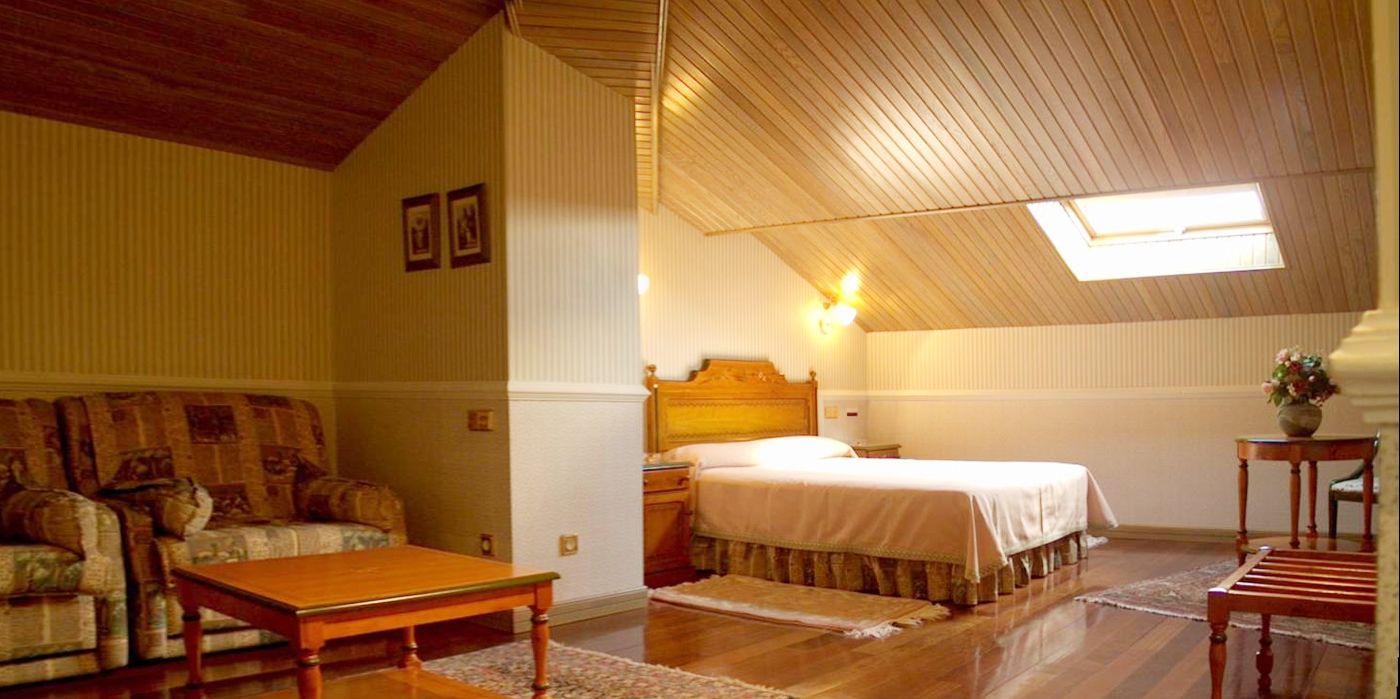 double room | living area | flat-screen tv