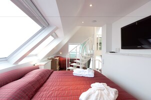 华丽套房 | 迷你吧、客房内保险箱、办公桌、婴儿床