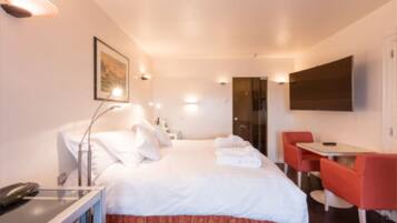 Quarto casal standard, vista para o jardim | Frigobar, cofres nos quartos, escrivaninha, berços (sobretaxa)