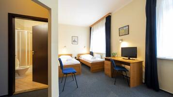 Basic Twin Room, 1 Bedroom, Garden View | Hypo-allergenic bedding, desk, free WiFi, bed sheets