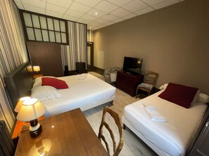 Comfort Twin Room | Minibar, desk, blackout drapes, iron/ironing board - Authentic by Balladins, Le Carré d'Aix (Aix-les-Bains)