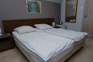 Double Room | Desk, iron/ironing board, free WiFi