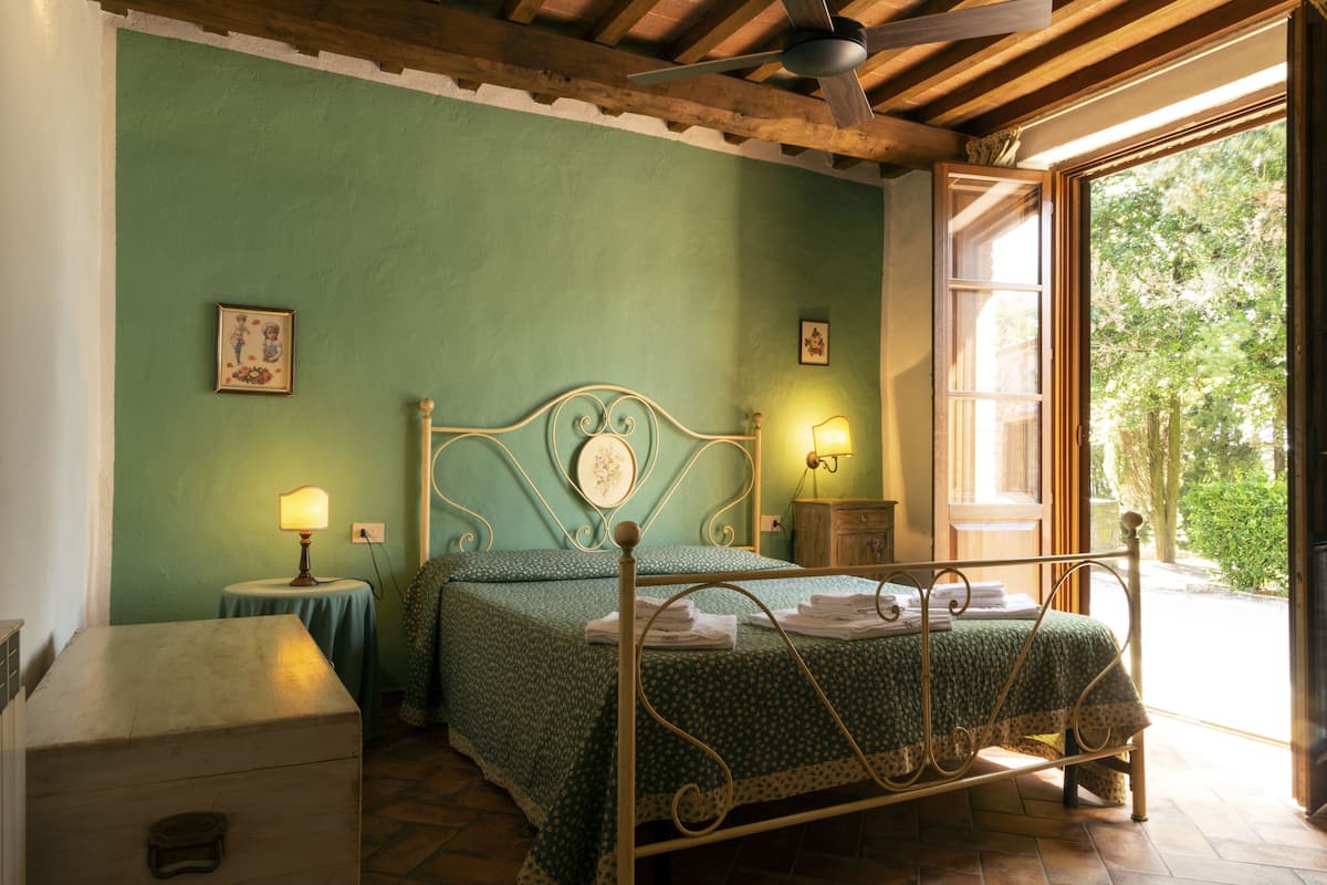 Comfort Apartment, 2 Bedrooms, Garden View, Ground Floor | 1 bedroom, memory-foam beds, individually decorated