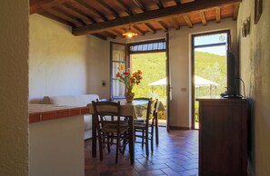 Appartement Confort, 1 chambre, vue jardin, rez-de-chaussée | Salle de séjour