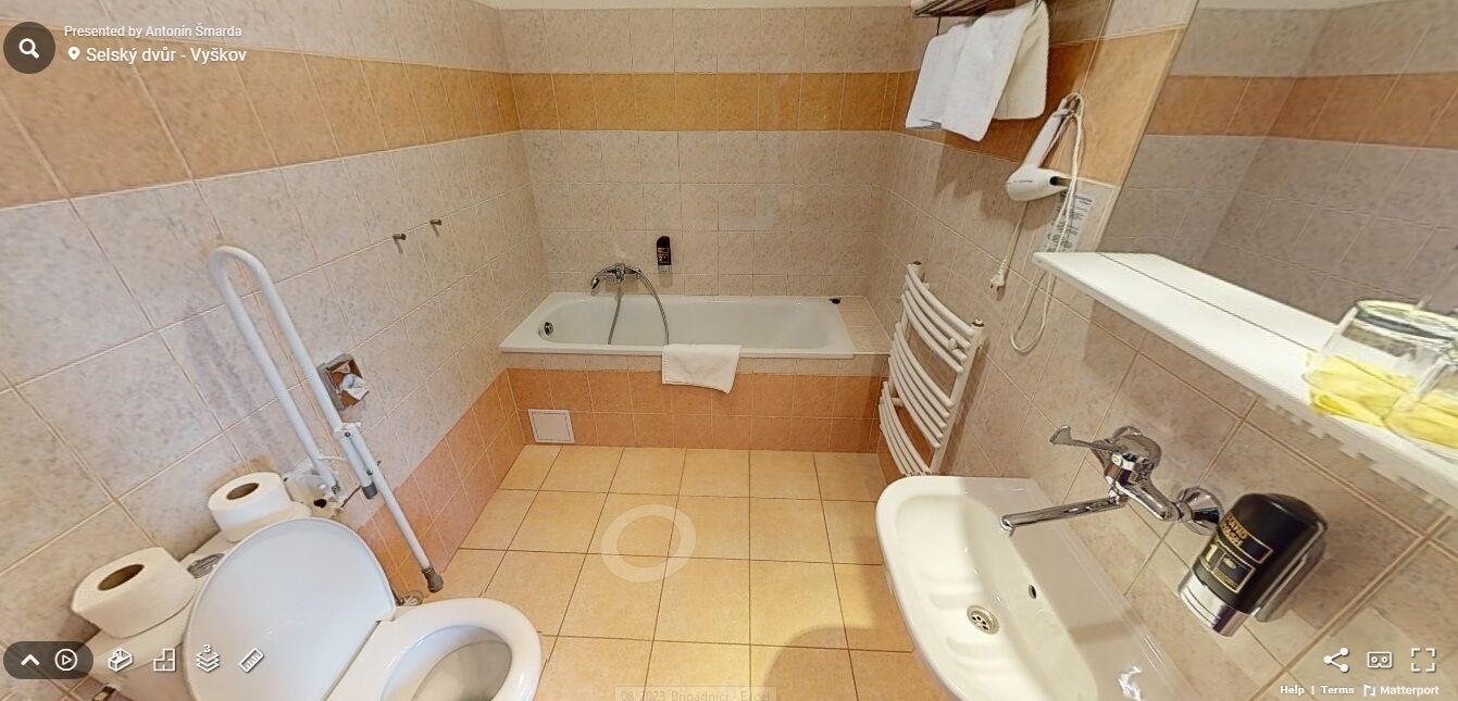 triple room | bathroom | shower, free toiletries, hair dryer, towels