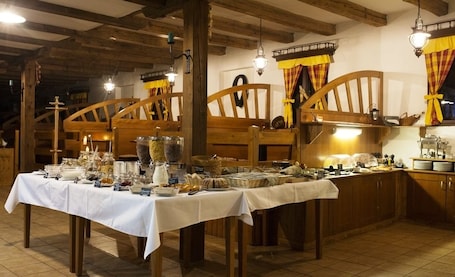 Petit déjeuner buffet compris tous les jours. Hotel Selský Dvur