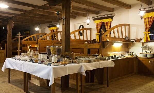 Free daily buffet breakfast - Hotel Selský Dvur (Vyskov)