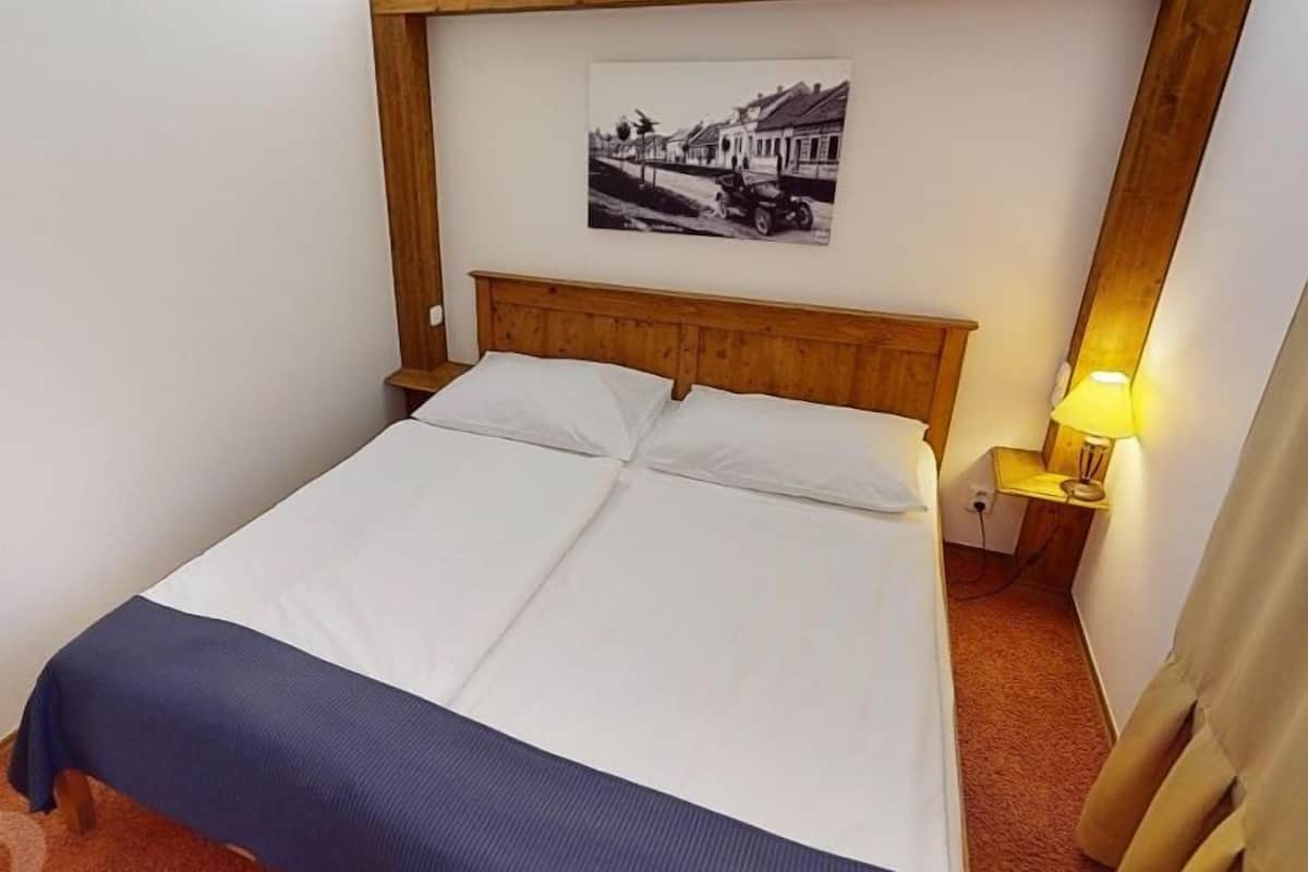 Deluxe kamer | 1 slaapkamer, een kluis op de kamer, een bureau