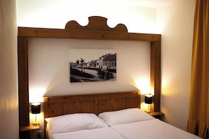 Deluxe Room | 1 bedroom, in-room safe, desk, iron/ironing board - Hotel Selský Dvur (Vyskov)