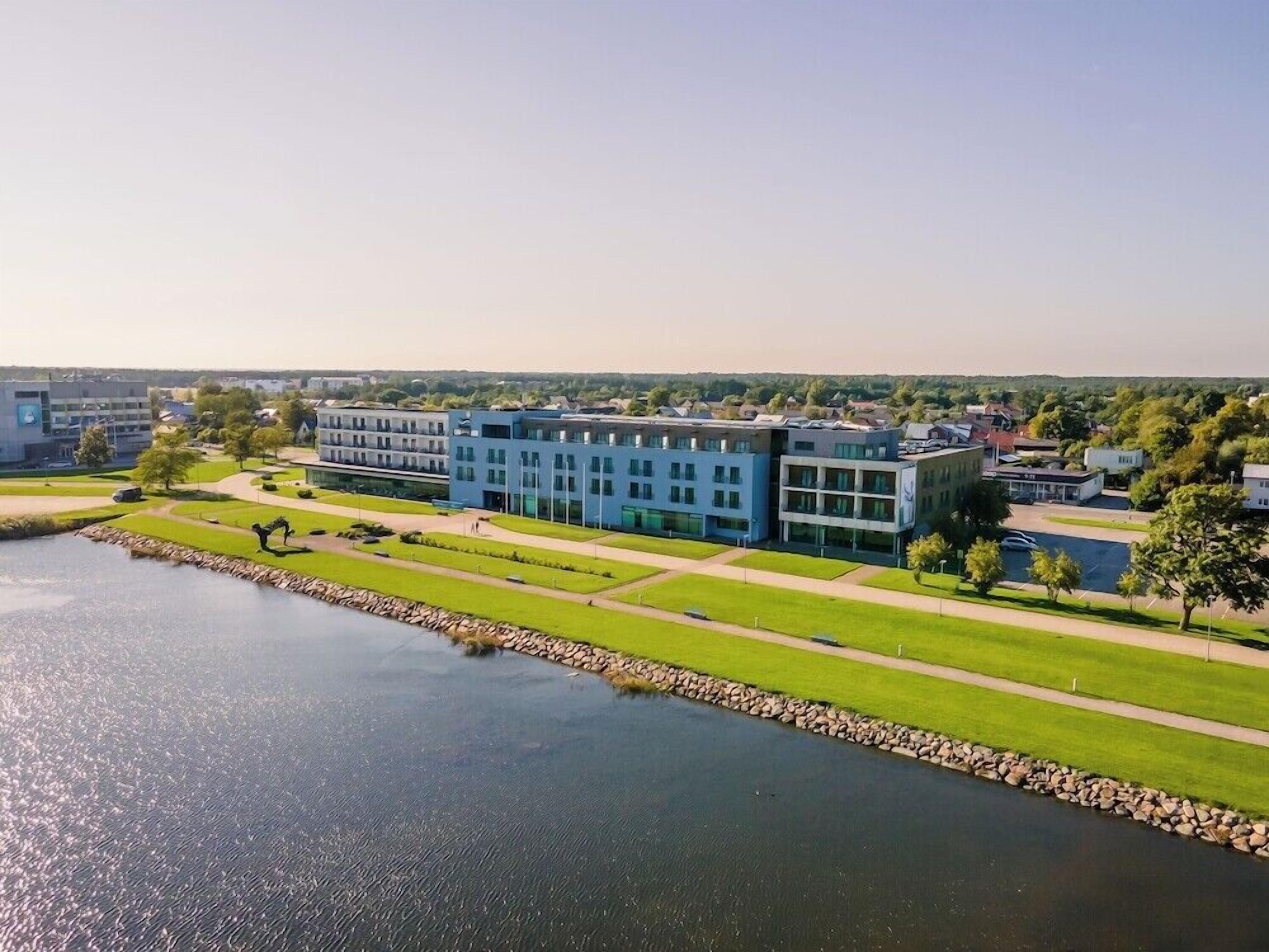 المنشأة من الخارج