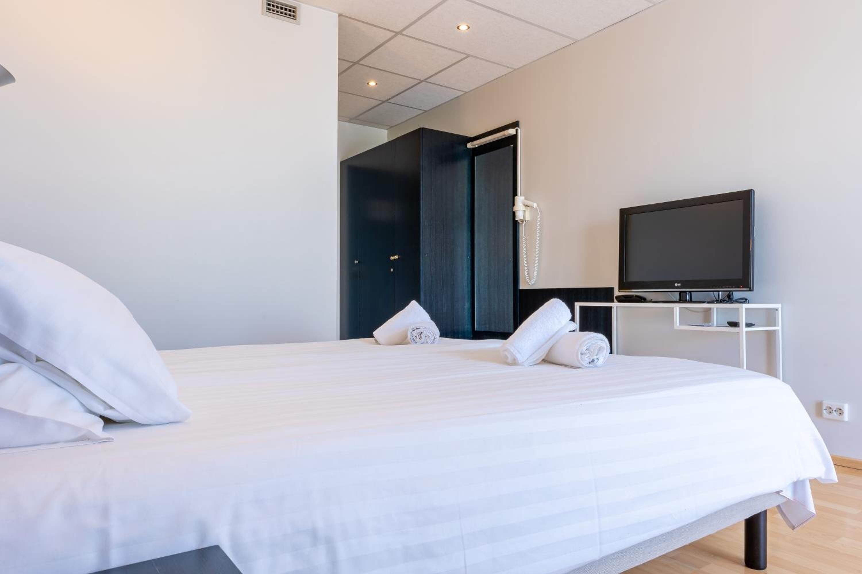 Desk, cots/infant beds, free WiFi, bed sheets