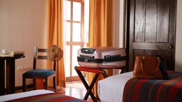 Camera doppia, 1 letto matrimoniale o 2 letti singoli | Minibar, una cassaforte in camera, Wi-Fi gratuito, lenzuola